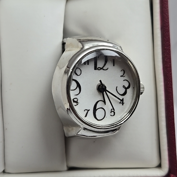 Ladies Carolyn Forsman Ring Watch Silver Tone White Dial Quartz New Battery - Picture 3 of 9